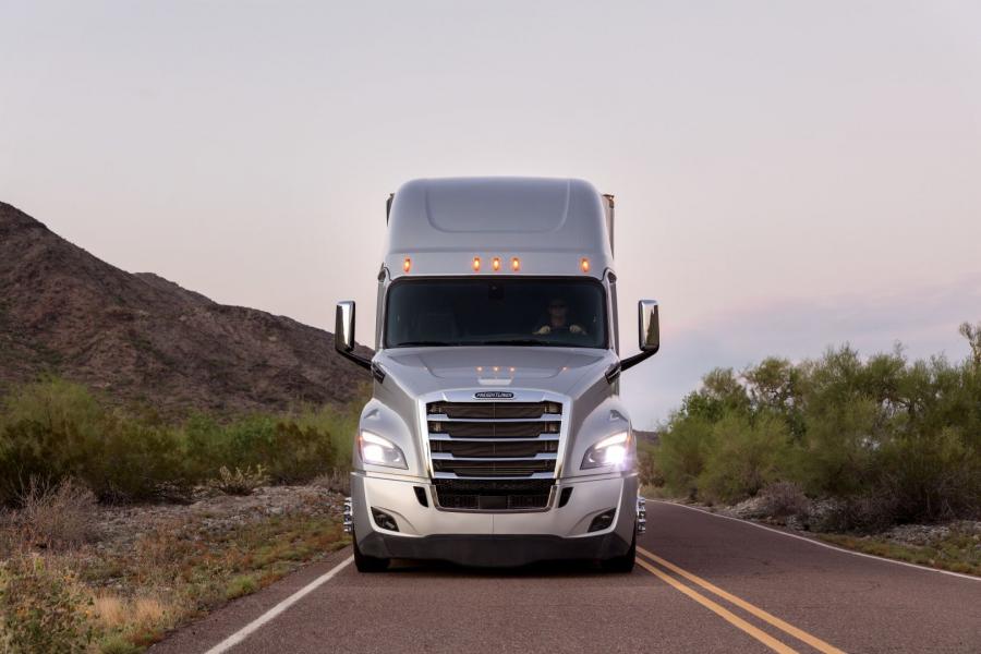  Freightliner Cascadia Raised Roof 2016 года  (фото 9 из 13)
